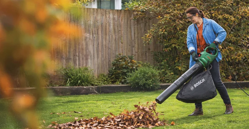 Bosch Universal Garden Tidy 3000 Yaprak Üfleme ve Toplama Makinesi 