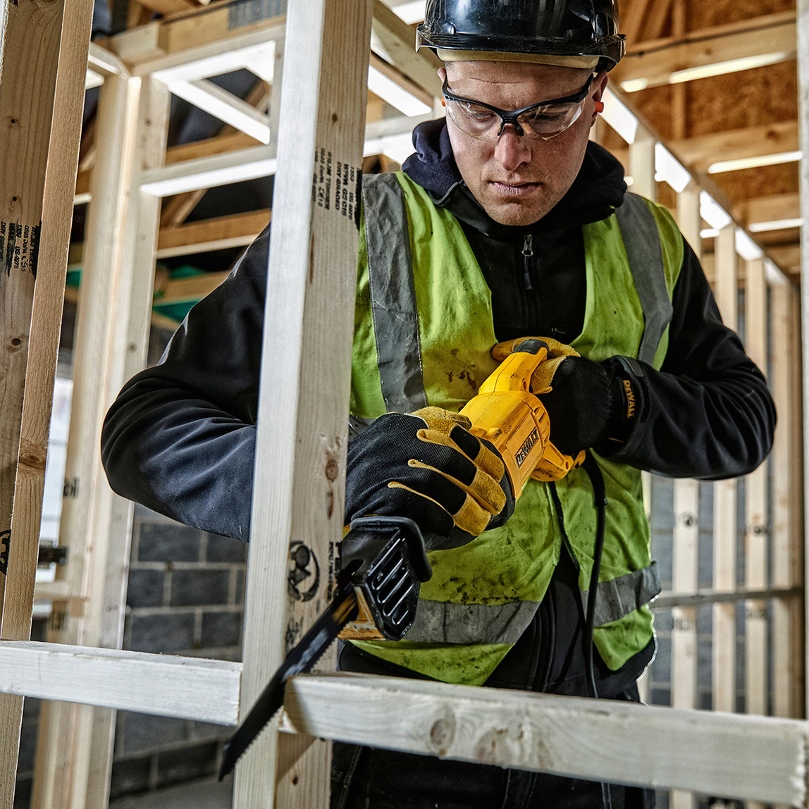    Dewalt DWE305PK-QS 1100 Watt Profesyonel Tilki Kuyruğu Testere  