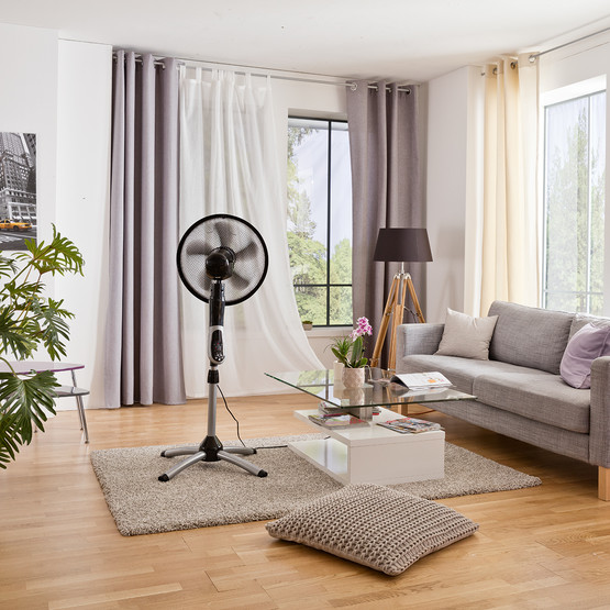 Voltomat Ayaklı Vantilatör 55W Uzaktan Kumandalı Siyah