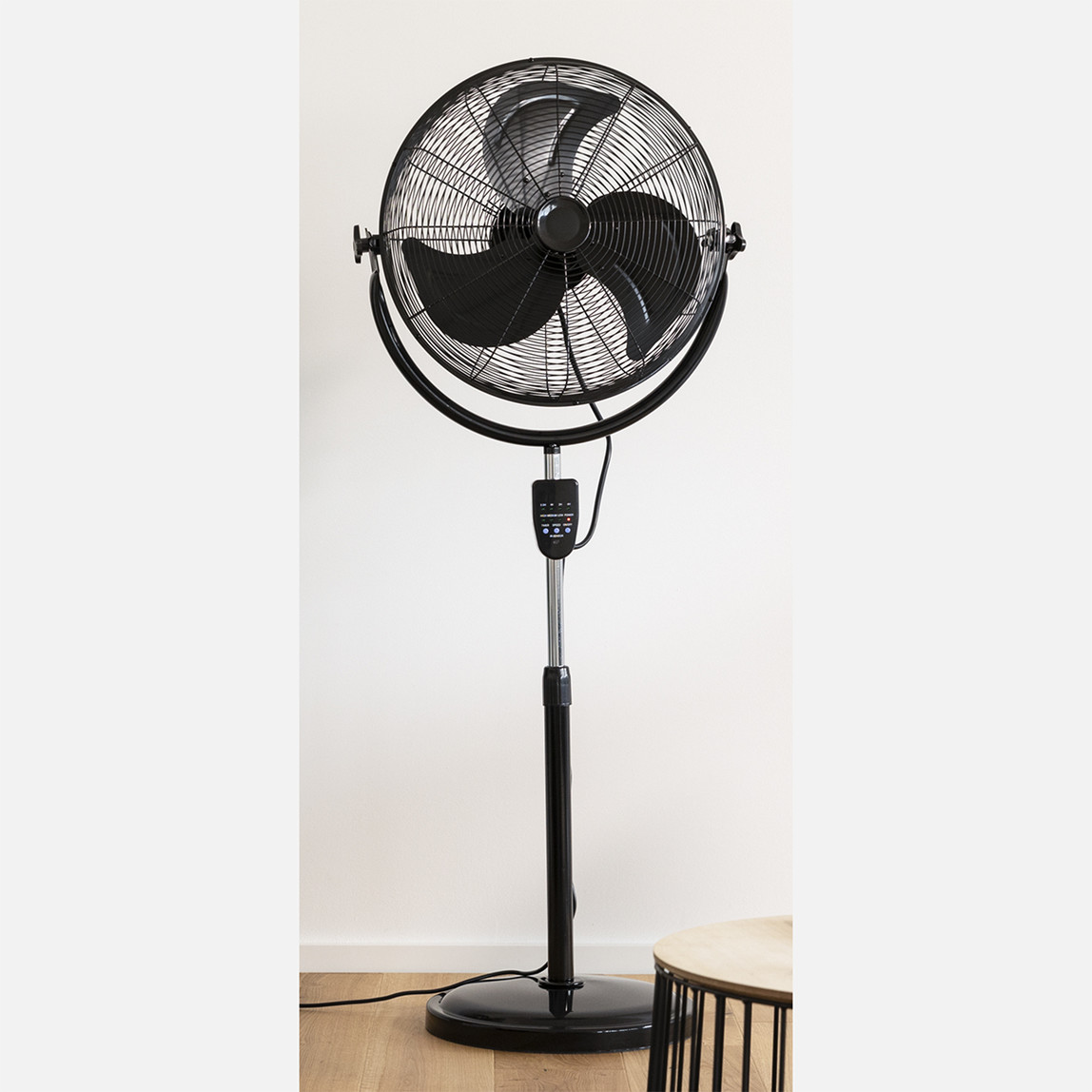    Voltomat Ayaklı Vantilatör 100W Siyah Uzaktan Kumandalı 