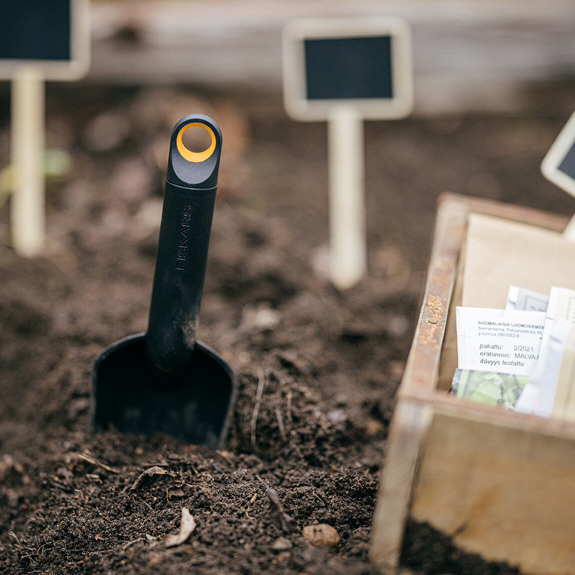    Fiskars 137000 Bahçe Malası  