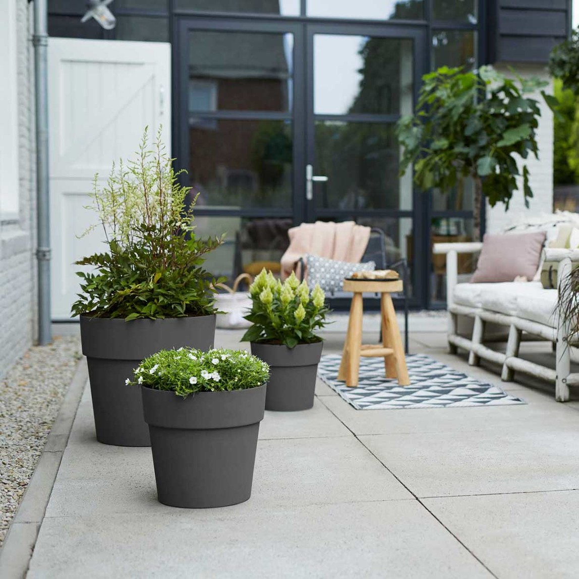    Elho Vibia Straight Saksı Antrasit 30 cm  