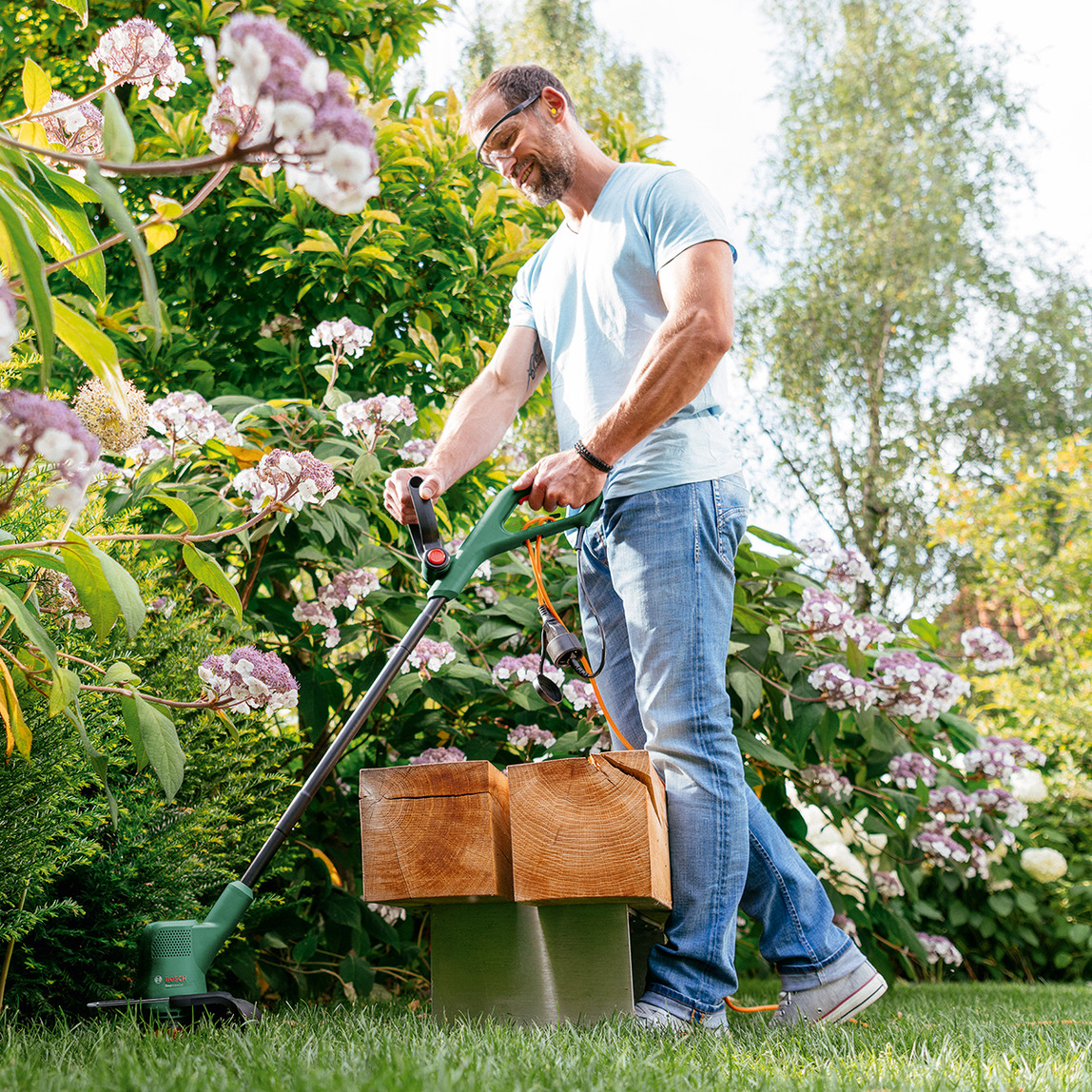    Bosch Easygrasscut 23 Kenar Kesme Makinesi   