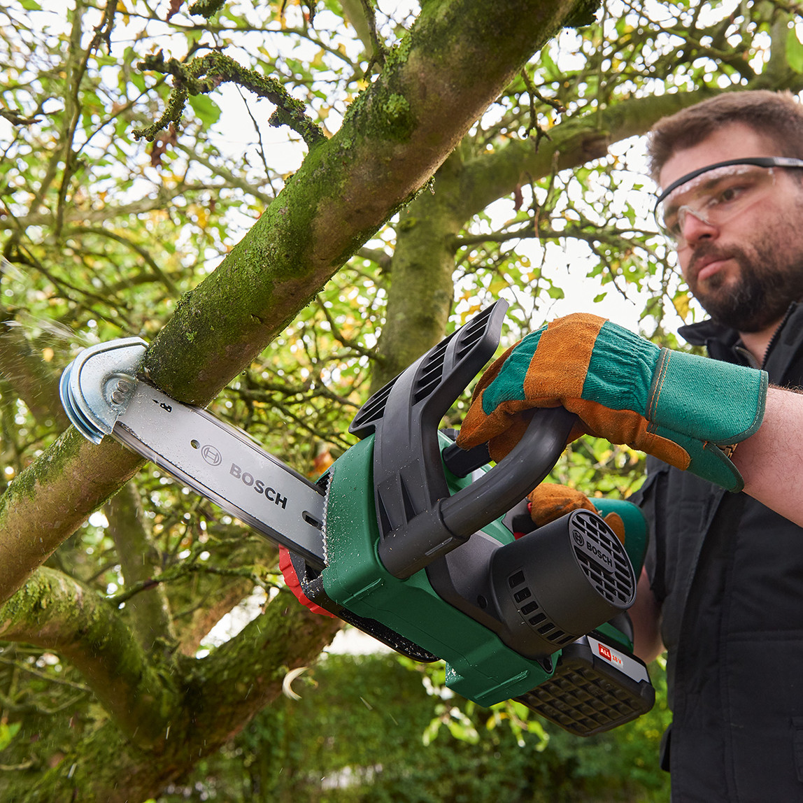    Bosch UniversalChain 18 Akülü Zincirli Ağaç Kesme Makinesi 