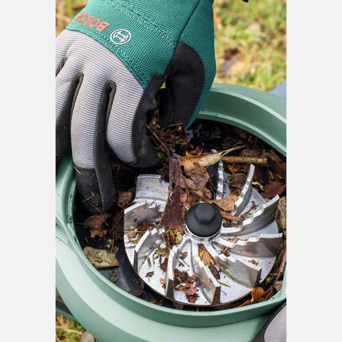    Bosch Universal Garden Tidy 3000 Yaprak Üfleme ve Toplama Makinesi 