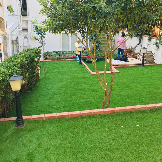 Badem 28 mm Hav Yüksekliğinde Çim Halı - 400 cm En
