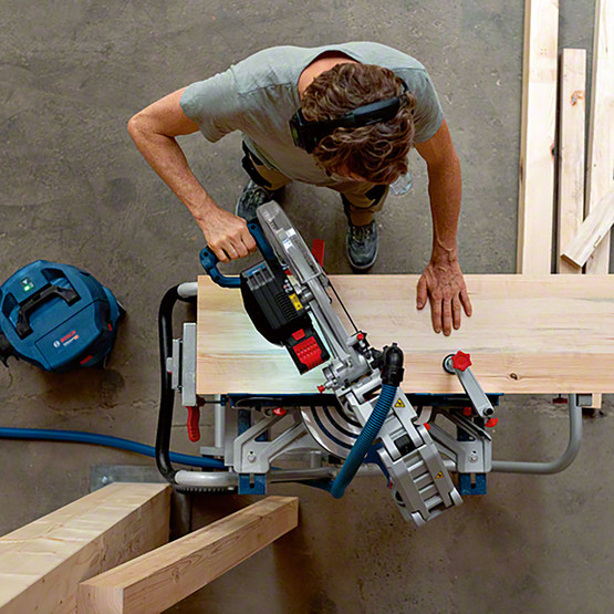 Bosch Profesyonel GCM-18V-305 GDC 2000W 305 mm Solo Akülü Gönye Testere  (Akü ve Şarj Cihazı Dahil Değildir.)