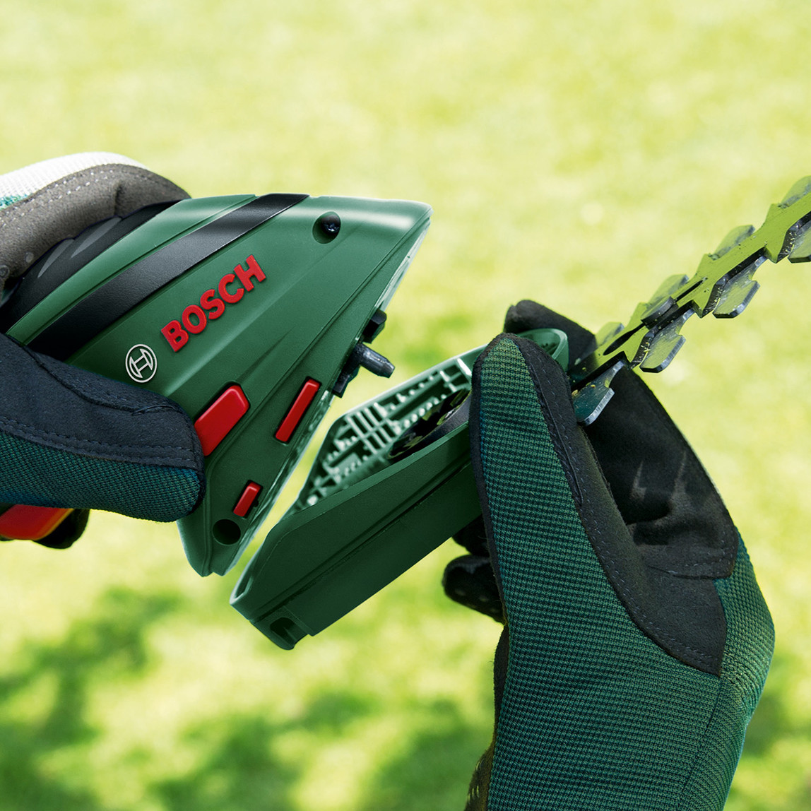    Bosch Isio III Akülü Çit Kesme Makinesi  