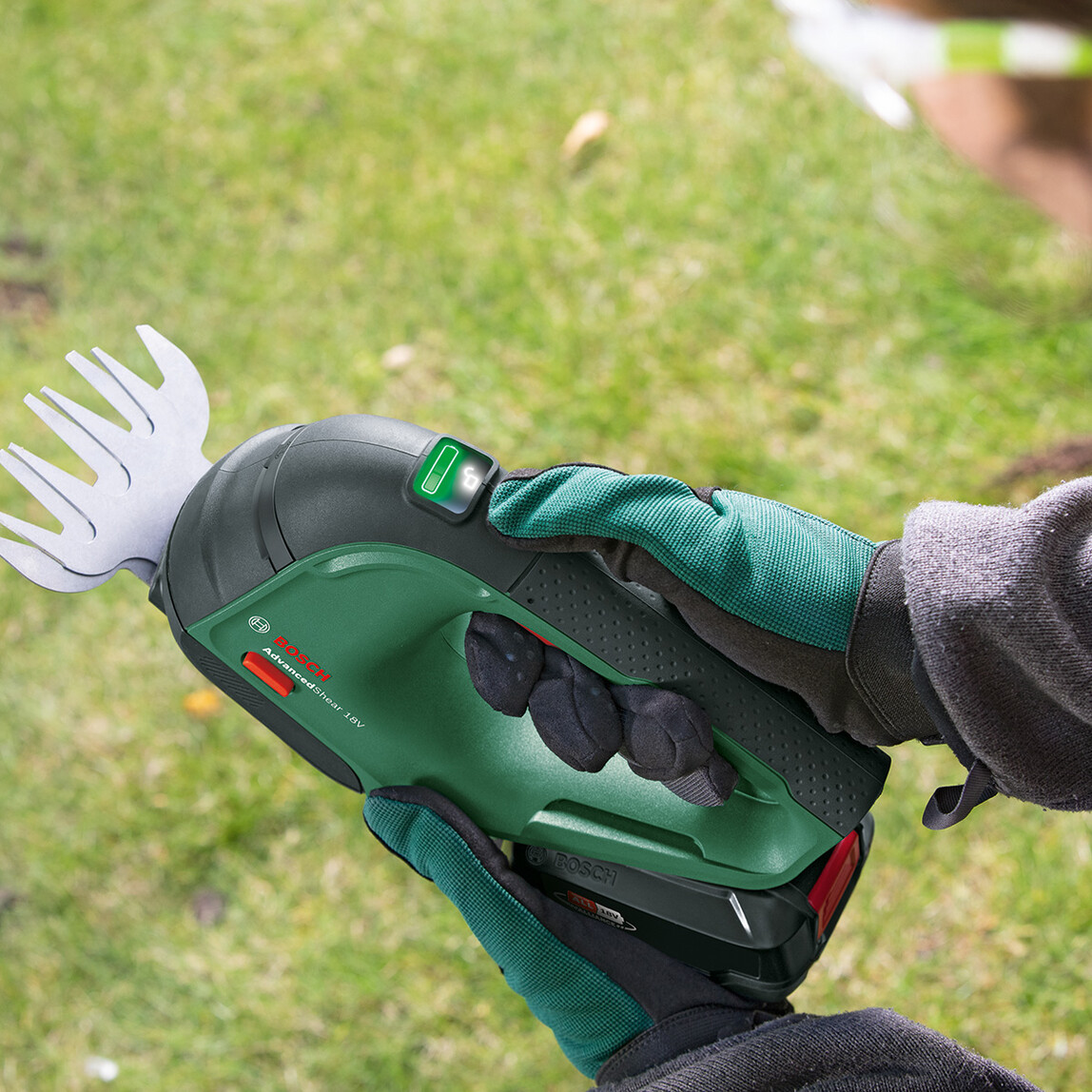    Bosch Advancedshear 18V-10 Akülü Çim ve Topiari Makası 