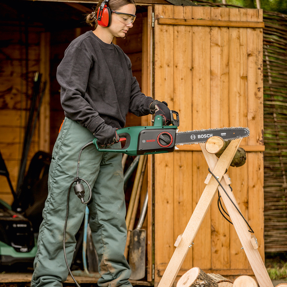    UniversalChain 40 1800 W Elektrikli Ağaç Kesme Makinesi 