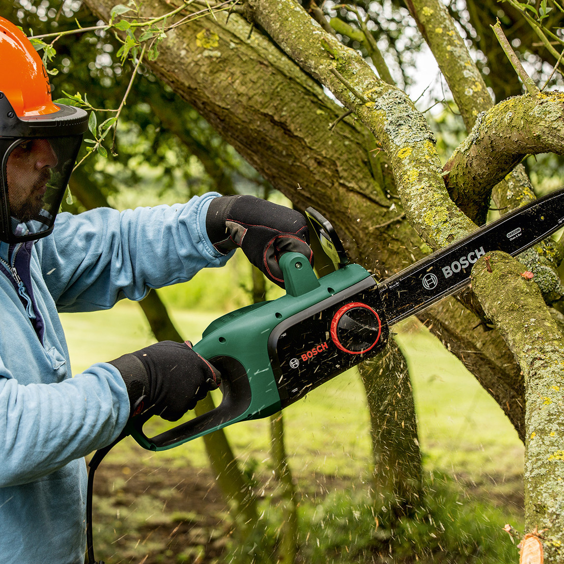    UniversalChain 40 1800 W Elektrikli Ağaç Kesme Makinesi 