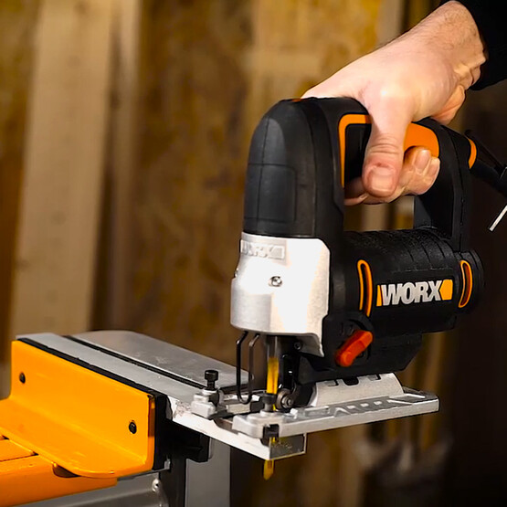 WORX WX478.1 650Watt Profesyonel Devir Ayarlı Dekupaj Testere 