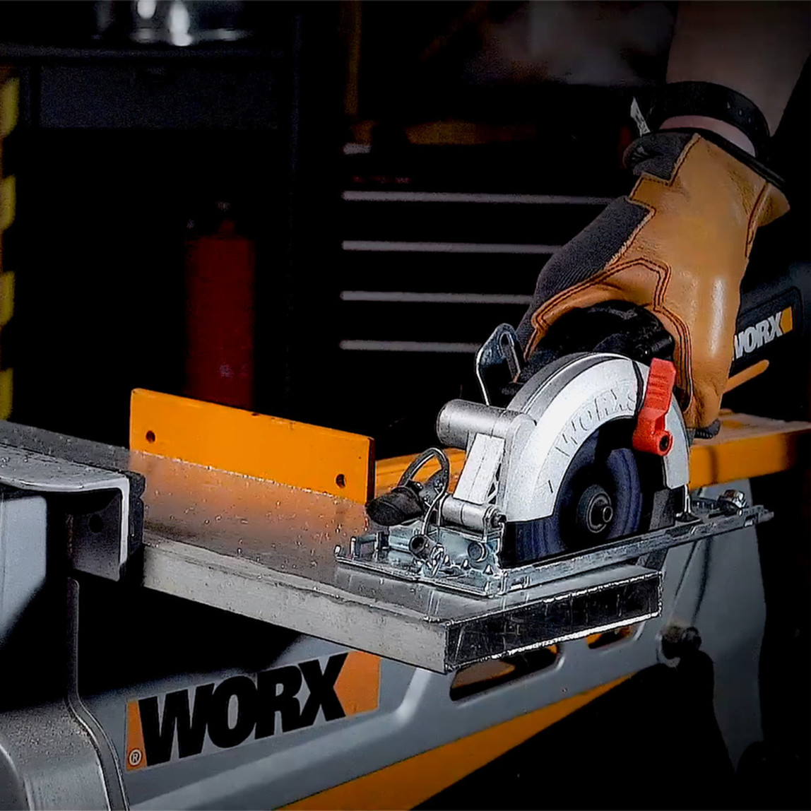    Worx WX437 800 W Profesyonel Çok Amaçlı Lazerli Daire Testere  
