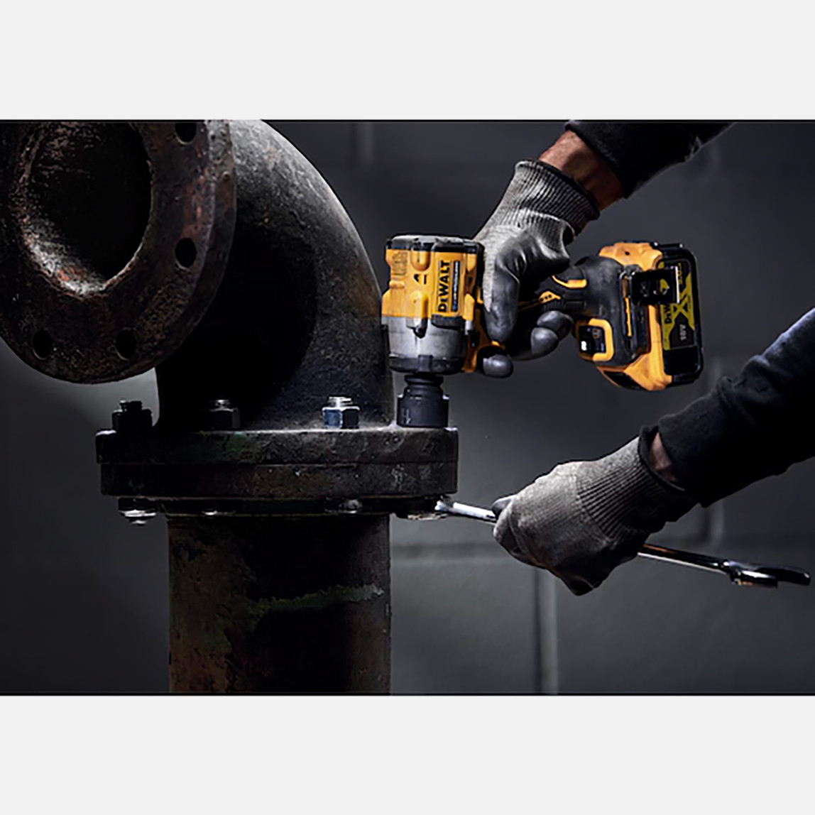    Dewalt Dcf922Nt-Xj 18 V 406 Nm Kömürsüz Motor Somun Sıkma Makinesi -Solo (Akü ve Şarj Cihazı Dahil Değildir.) 