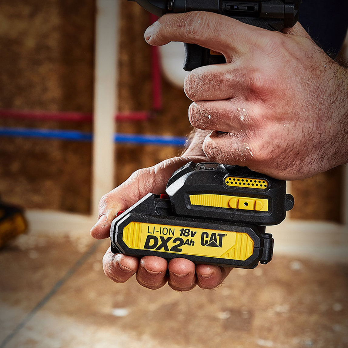    CAT DXB2 18 V 2 ah. Li-ion 5 Kademeli Akü 