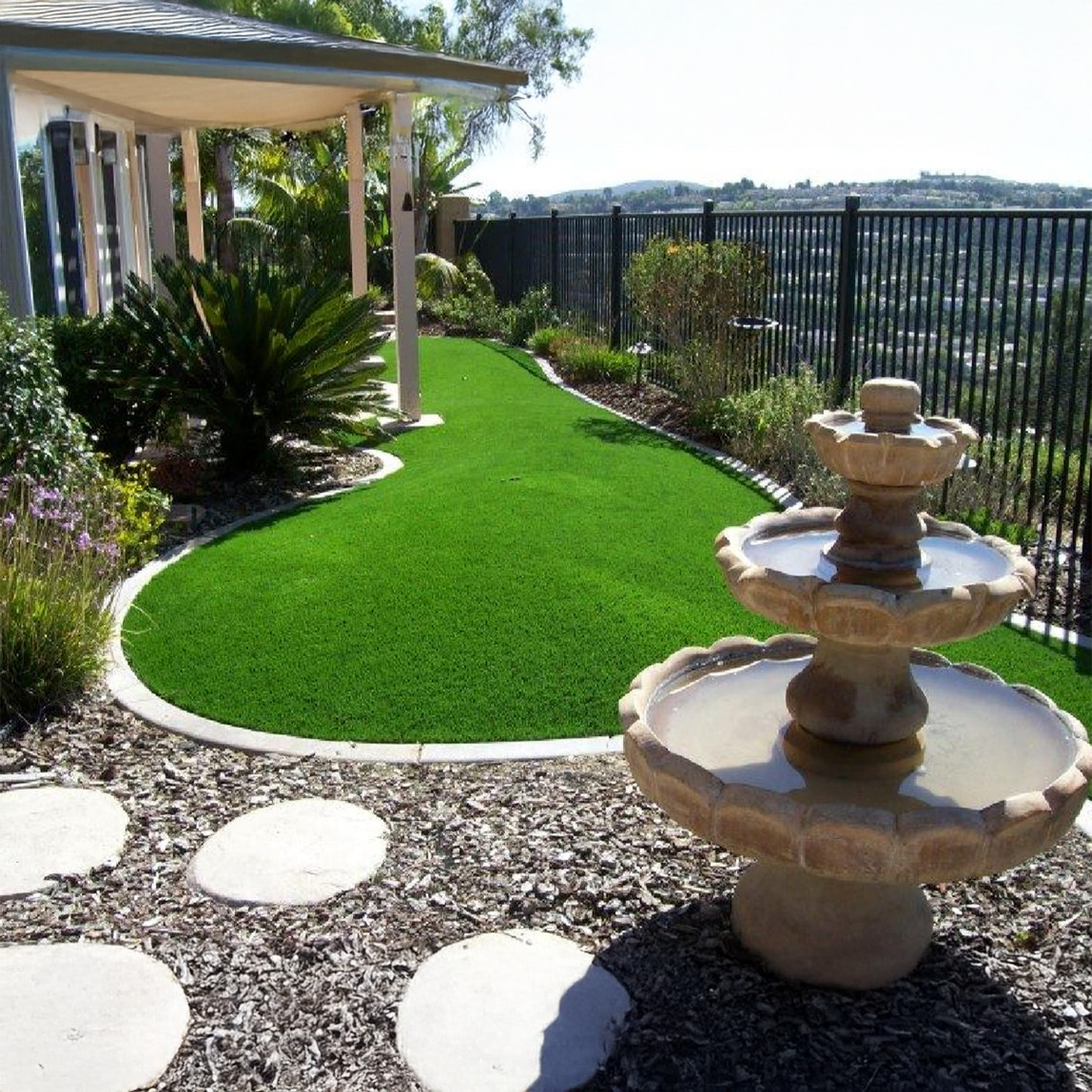     Badem 28 mm Hav Yüksekliğinde Çim Halı - 200 cm En
 