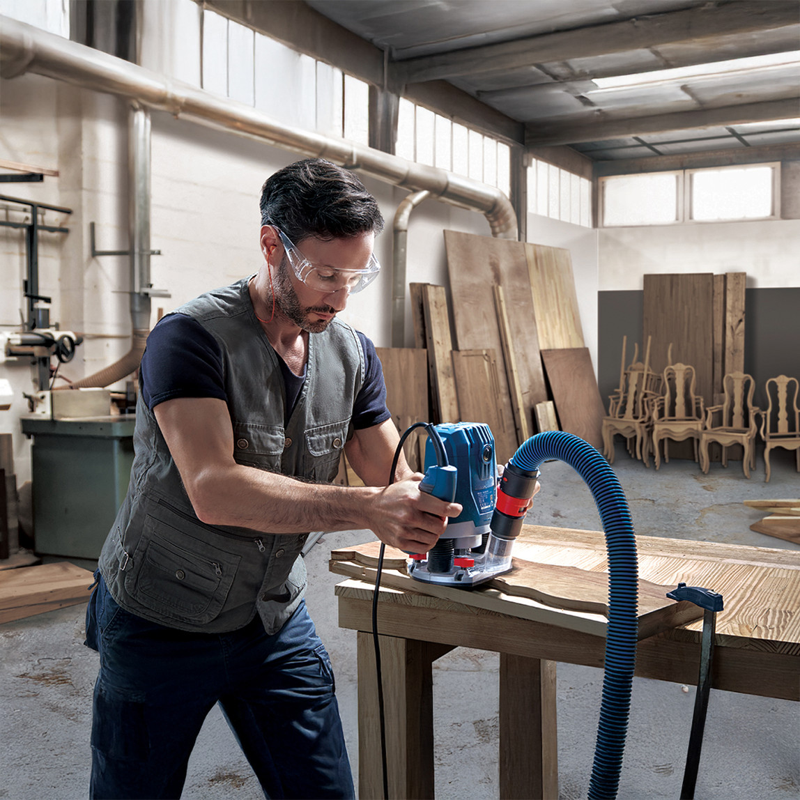    Bosch GOF 130 Freze Makinesi  