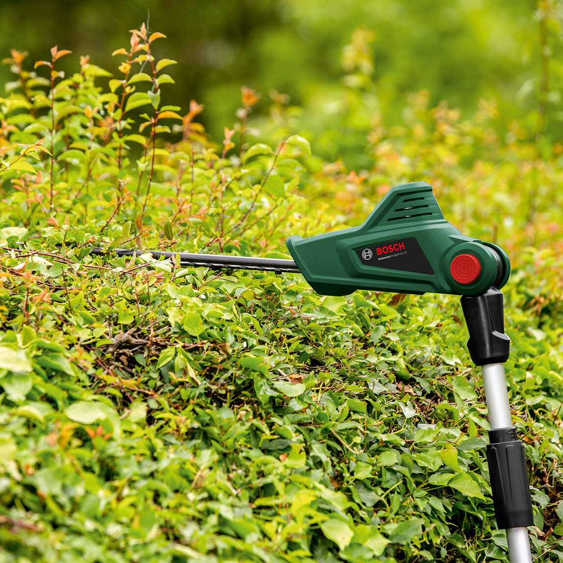    Bosch Universal Hedgepole 18 Solo Teleskopik Akülü Çit Budama Makinesi (Akü ve Şarj Cihazı Dahil Değildir)
  