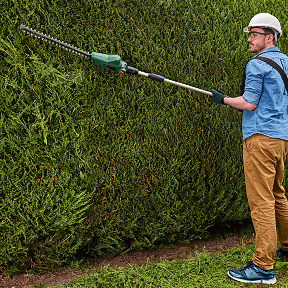    Bosch Universal Hedgepole 18 Solo Teleskopik Akülü Çit Budama Makinesi (Akü ve Şarj Cihazı Dahil Değildir)
  