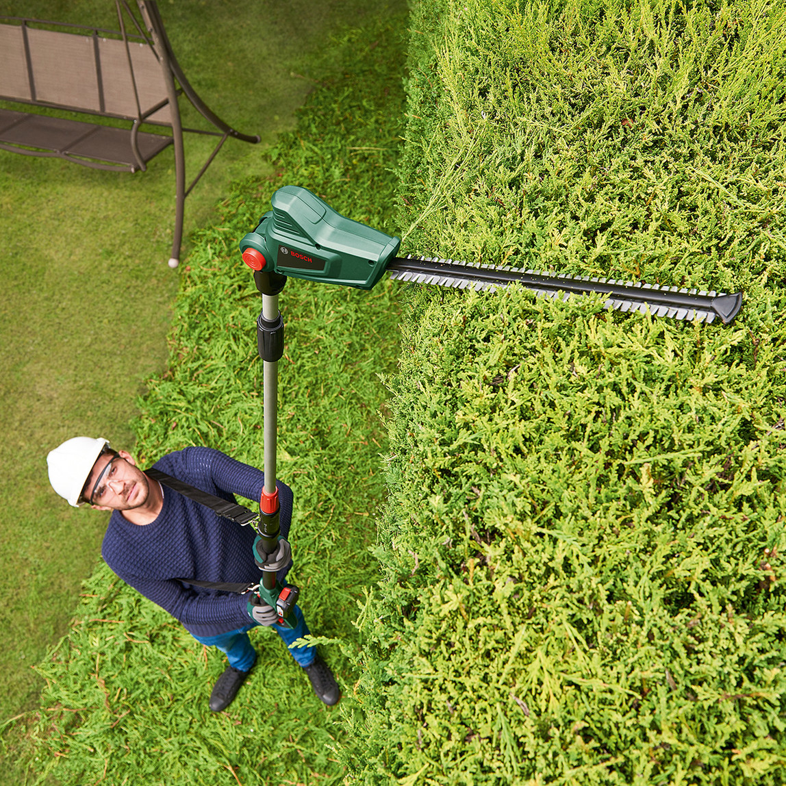    Bosch Universal Hedgepole 18 Solo Teleskopik Akülü Çit Budama Makinesi (Akü ve Şarj Cihazı Dahil Değildir)
  