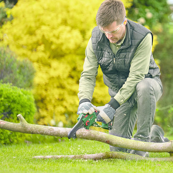 Bosch EasyChain 18V-15-7 Solo Akülü Zincirli Budama Makinesi