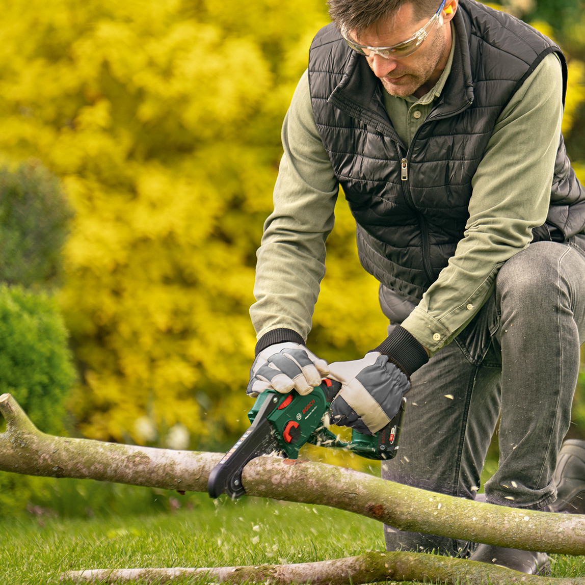    Bosch EasyChain 18V-15-7 Solo Akülü Ağaç Kesme Makinesi (Akü ve Şarj Cihazı Dahil Değildir) 