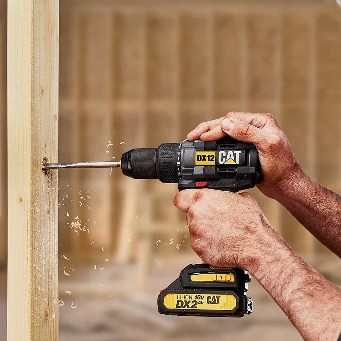    Cat DX12SET 18Volt/2.0Ah Li-ion Çift Akülü Kömürsüz Profesyonel Şarjlı Darbeli Matkap (201 Parça Delme/Vidalama Uç Seti Hediye) 