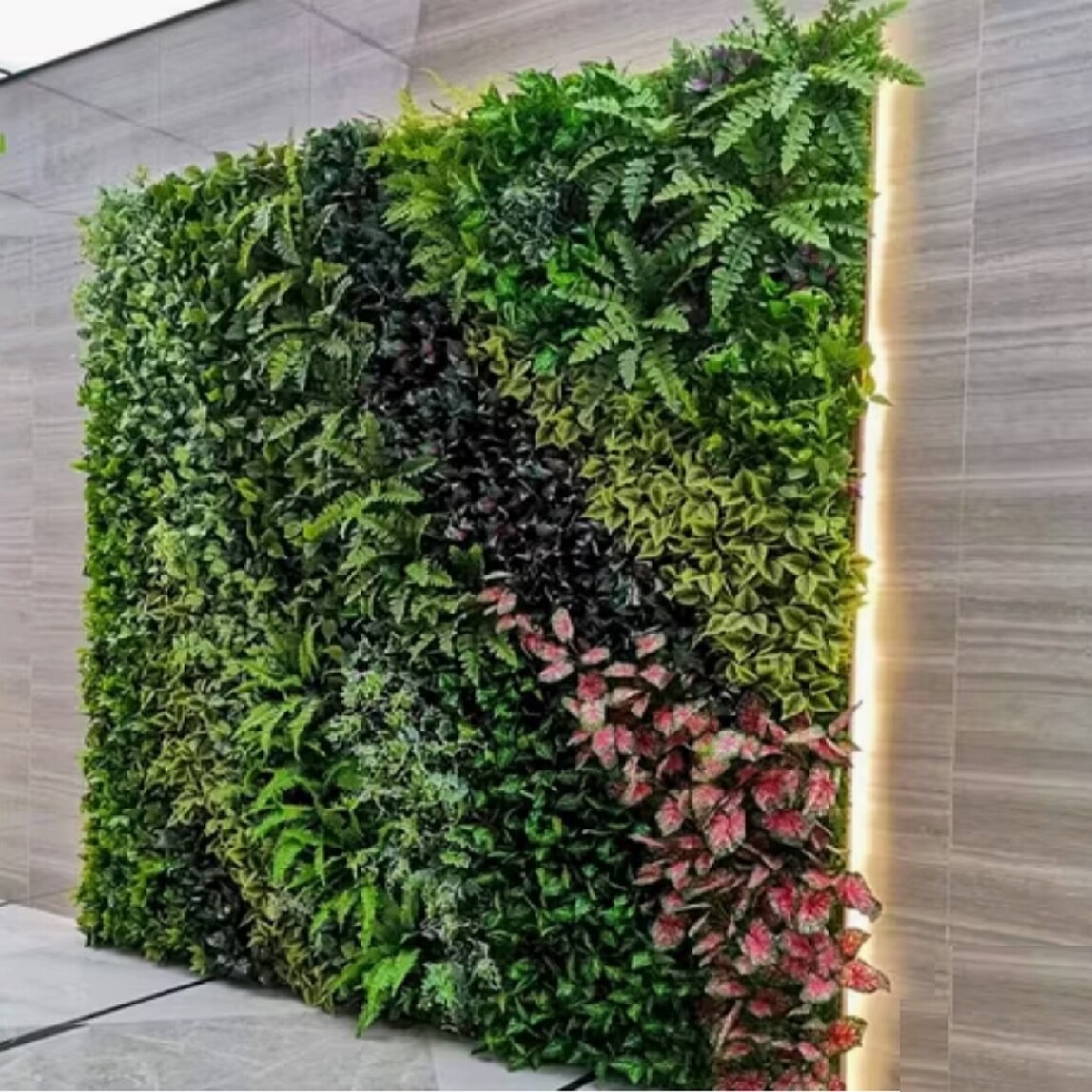   Bitkili Yapay Duvar Karosu 