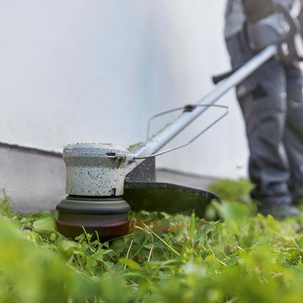    Bosch GRT 18V-33 Professional 33 cm Akülü Kenar Kesme Makinesi 