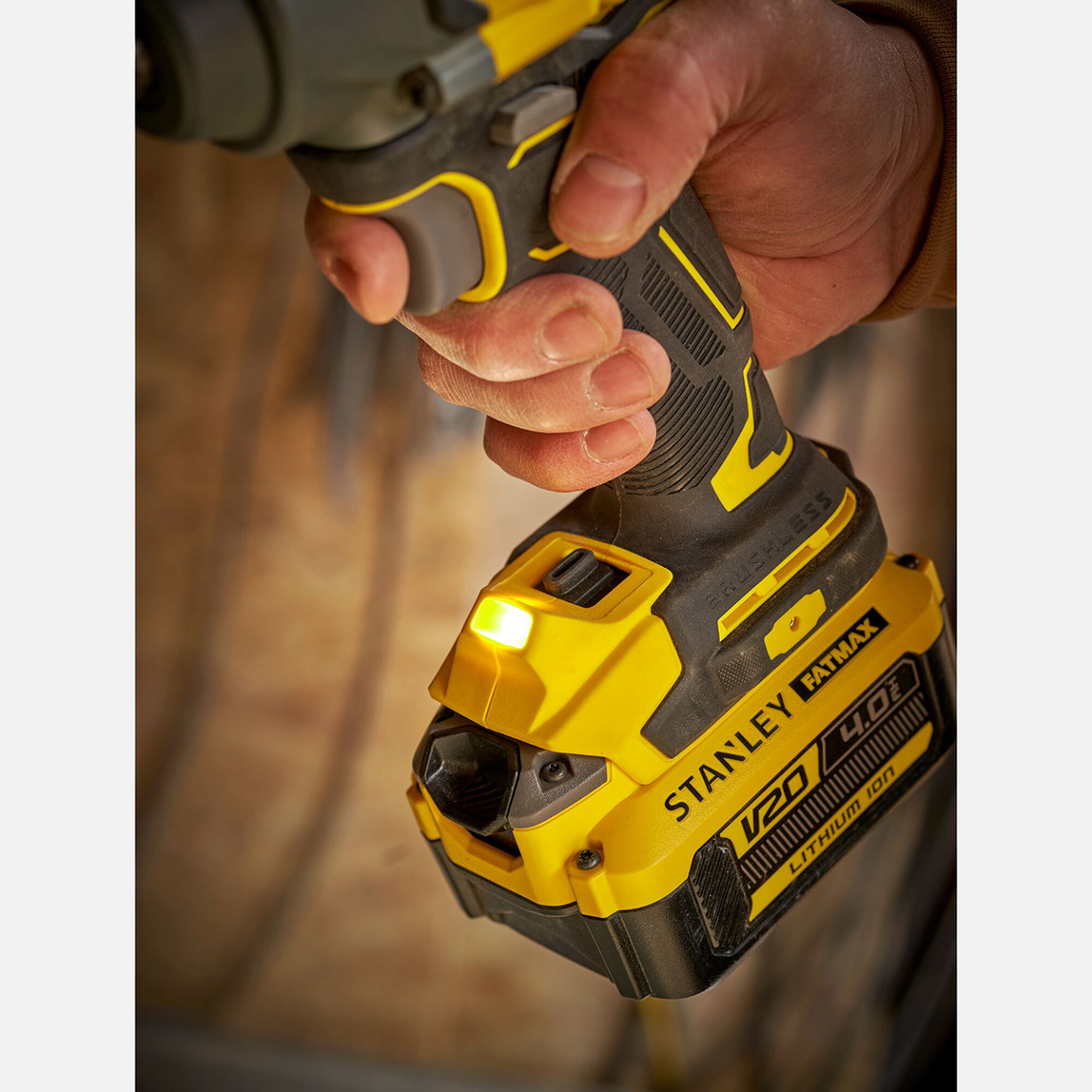    Stanley SFMCK217M1S-QW 18V Akülü Darbeli Matkap ve Somun Sıkma 2'li Set (SFMCD715 SFMCF920 4 Ah.Hızlı Şarj Aleti (SFMCB14) 