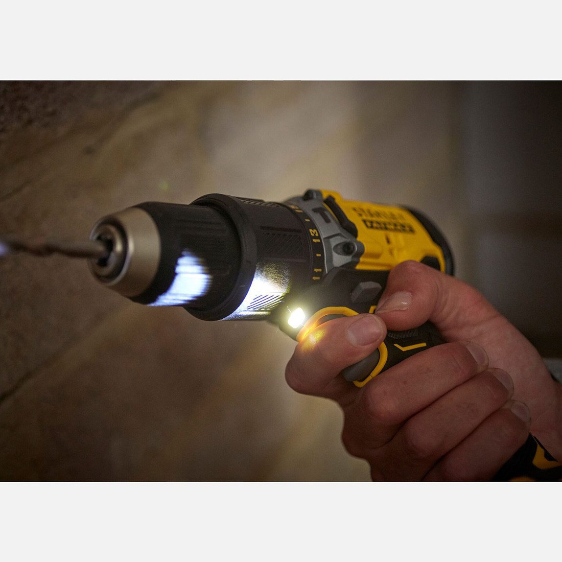    Stanley SFMCK217M1S-QW 18V Akülü Darbeli Matkap ve Somun Sıkma 2'li Set (SFMCD715 SFMCF920 4 Ah.Hızlı Şarj Aleti (SFMCB14) 