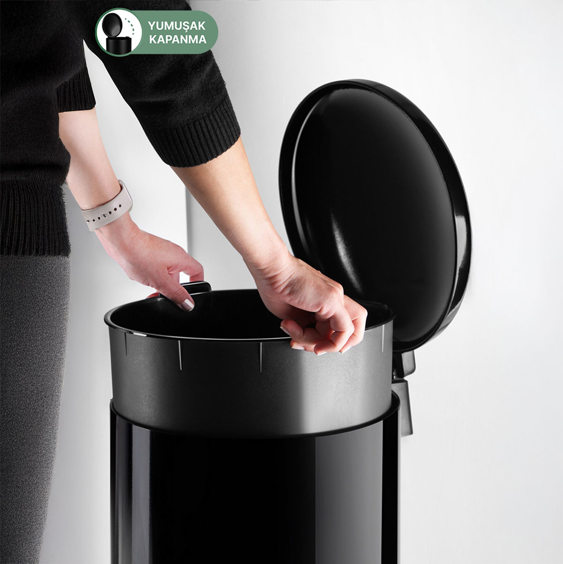    Bombe Kapaklı Çöp Kovası 30L Siyah 