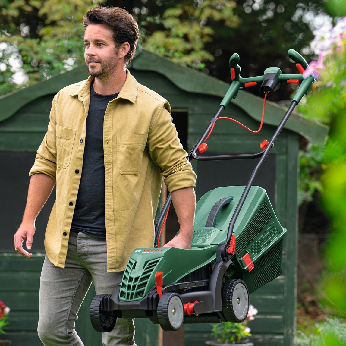    Bosch Universal Rotak 37-555 Çim Biçme Makinesi 