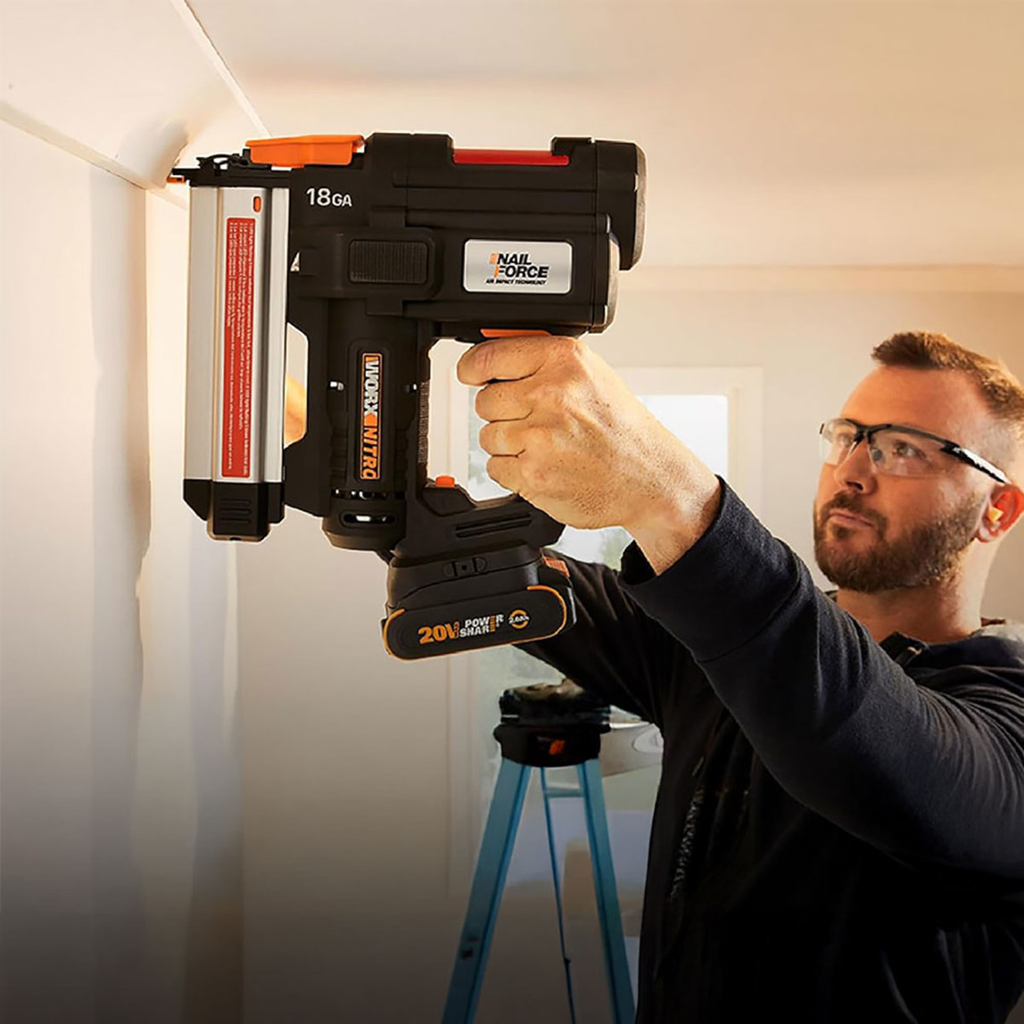    Worx WX842 20 Volt 2.0Ah Li-ion 15-50 mm Profesyonel Şarjlı Çivi Çakma Makinesi (2700 Adet Yedek Çivi Hediye) 