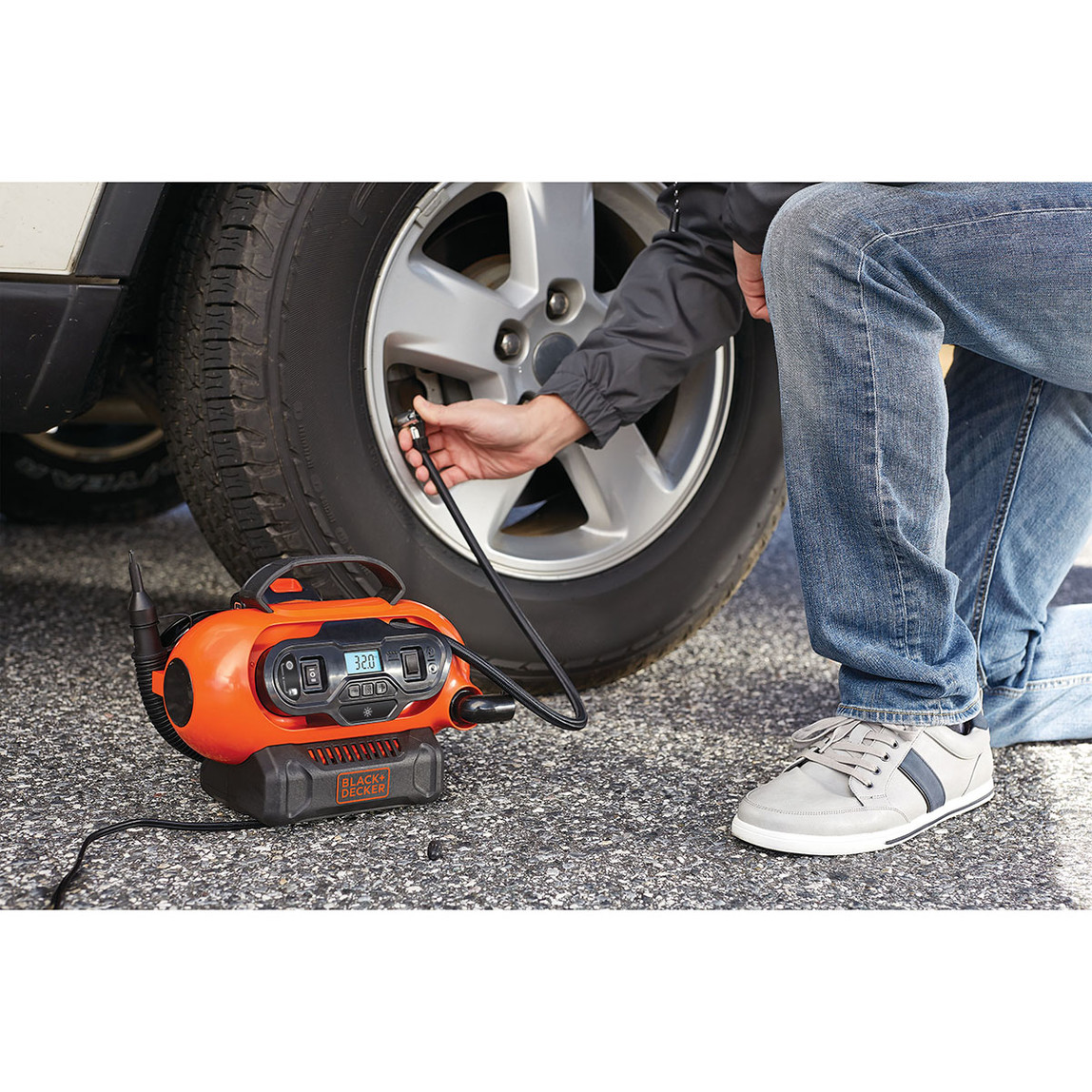    Black&Decker BDCINF18N-QS 12Volt/220Volt/18Volt Li-Ion 160PSI Şarjlı Hava Kompresörü 