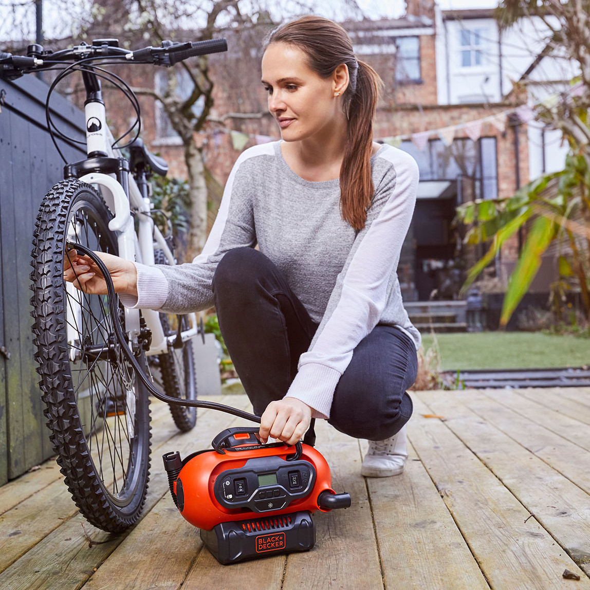   Black&Decker BDCINF18N-QS 12Volt/220Volt/18Volt Li-Ion 160PSI Şarjlı Hava Kompresörü 