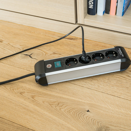 Brennenstuhl  Premium Line  4'lü Anahtarlı Priz 1,8m