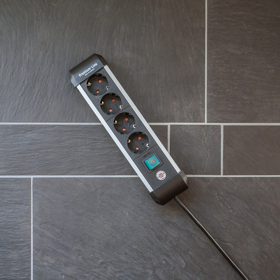Brennenstuhl  Premium Line  4'lü Anahtarlı Priz 1,8m