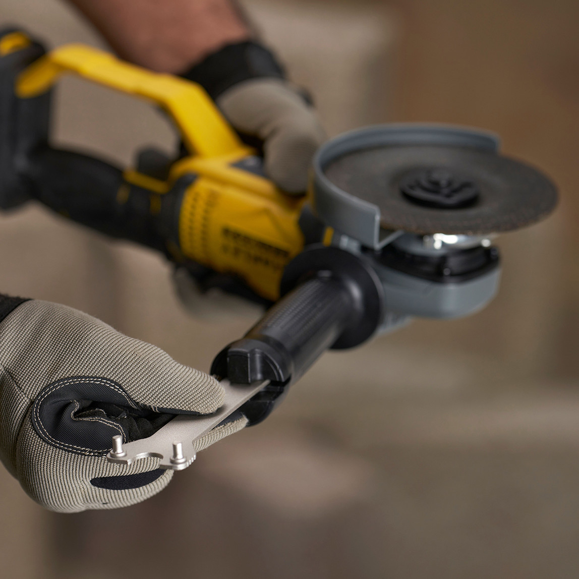    Stanley Sfmcg400B-Xj 18V Solo Avuç Taşlama Makinesi (Akü ve Şarj Cihazı Dahil Değildir.) 