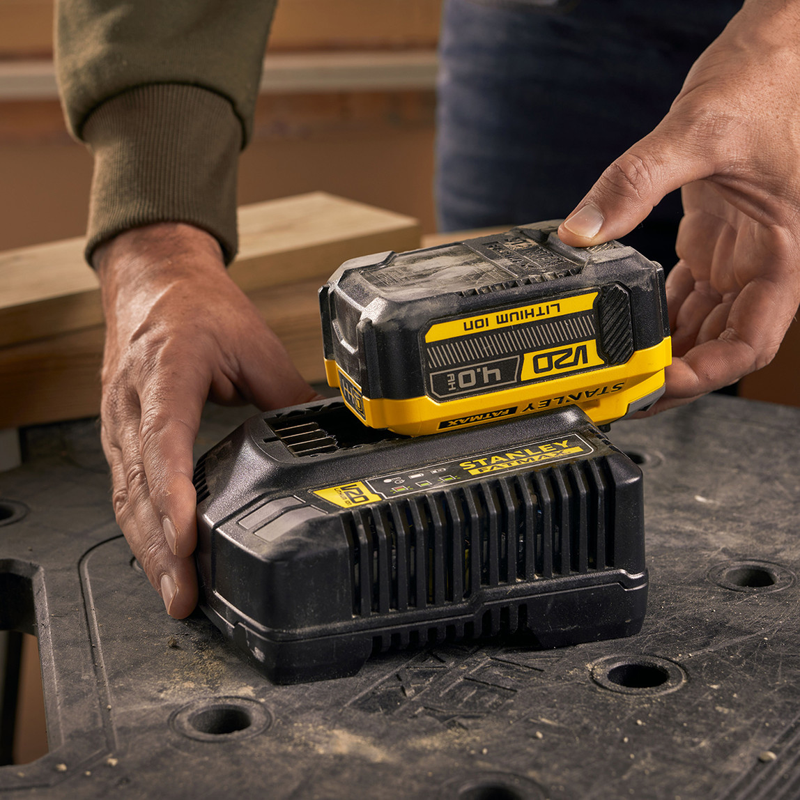    Stanley Sfmcb204-Xj V20 Serisi 18V 4Ah Akü 