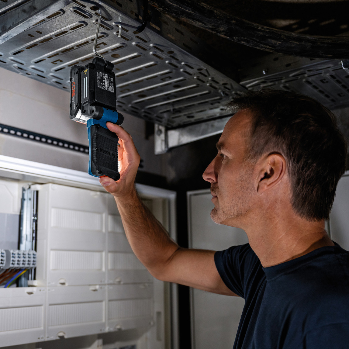    Bosch GLI 18V-800 Hw-Akülü Lamba 