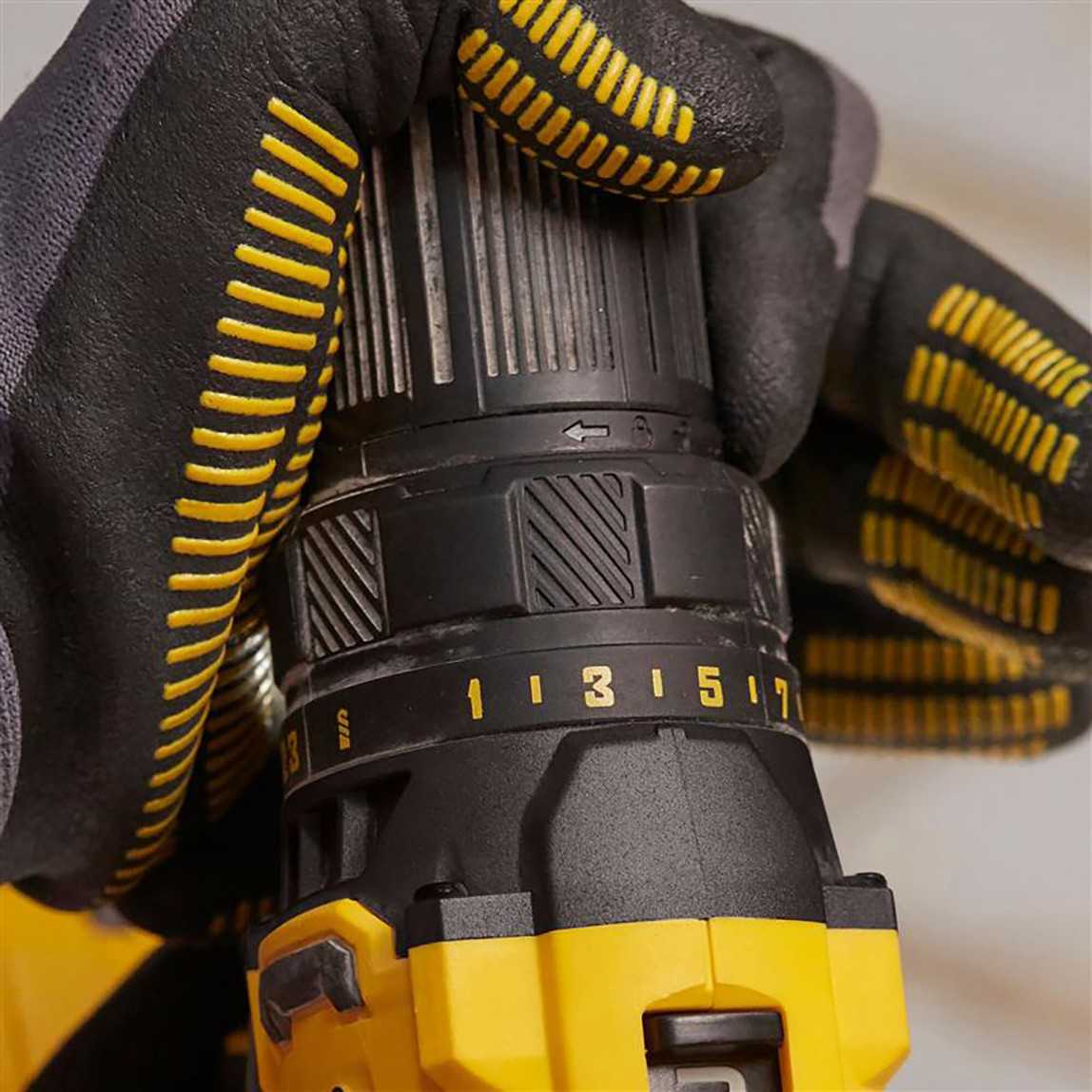    Stanley SCD700D2KA 18V 2Ah V20 Çift Akülü Darbesiz Matkap 