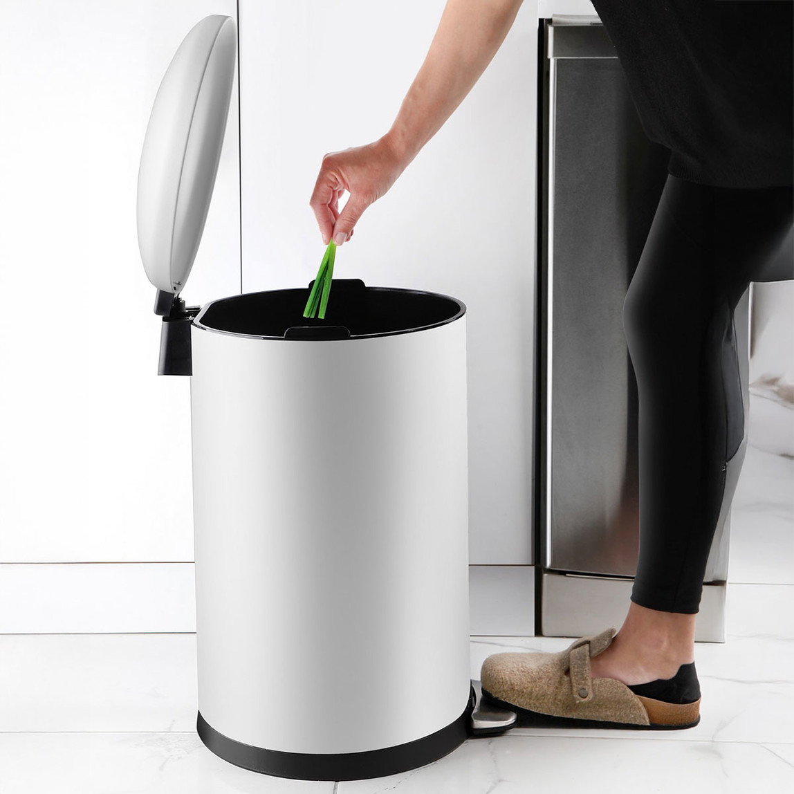    Bombe Kapaklı Çöp Kovası 30L Mat Beyaz 