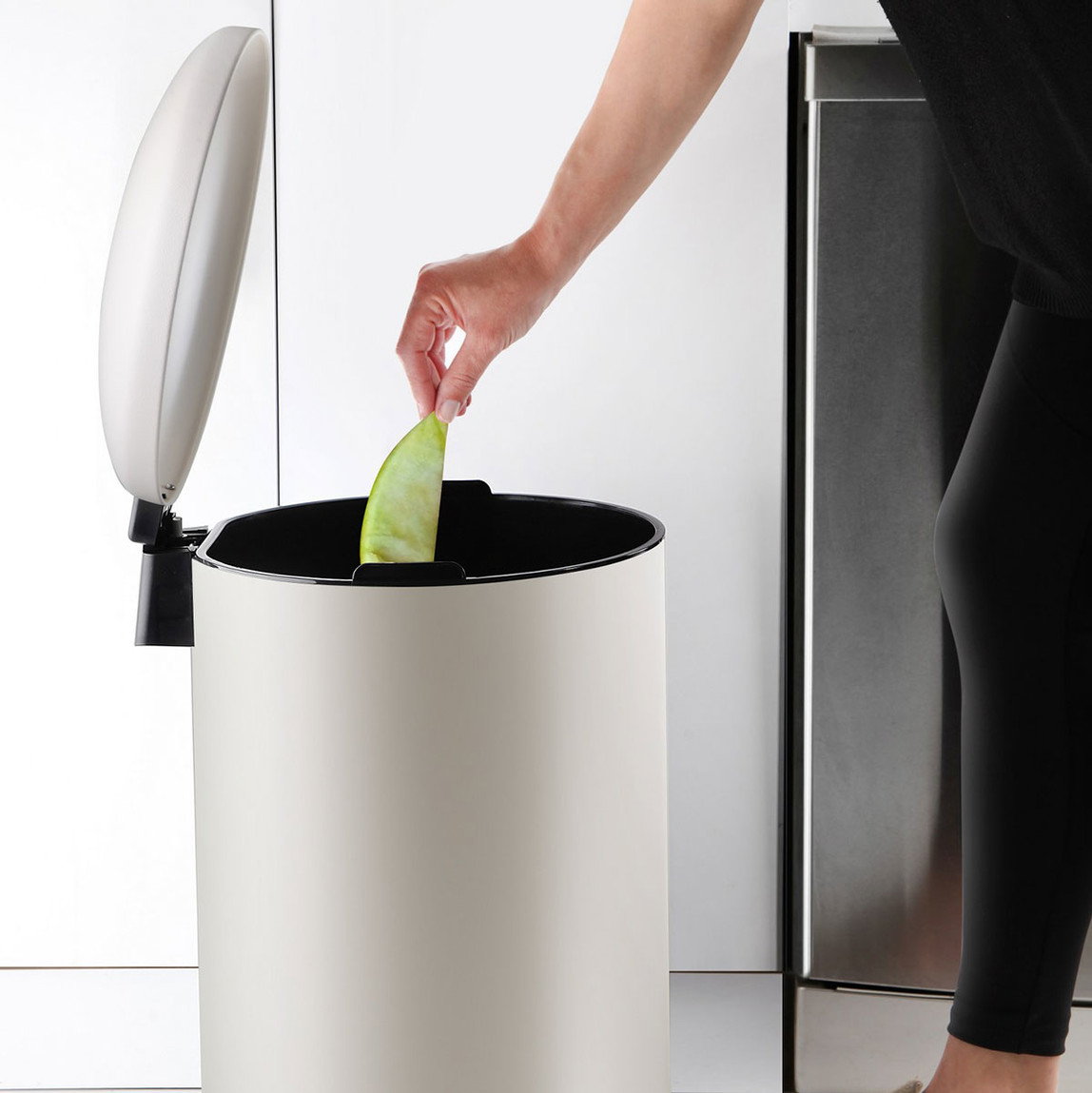    Bombe Kapaklı Çöp Kovası 30L Mat Bej 