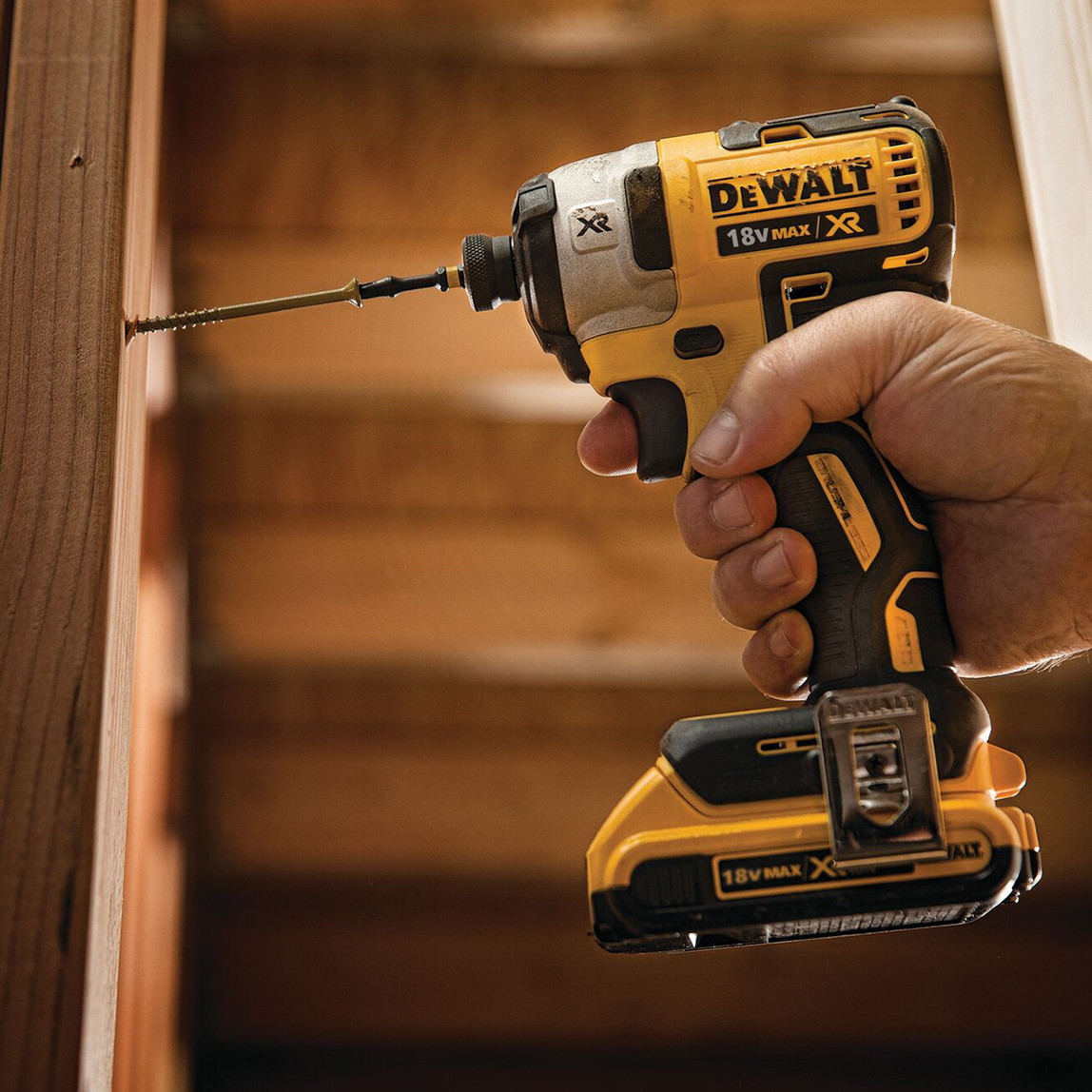    Dewalt DCK305P2T-QW 18V 5 Ah. Kömürsüz Makine Seti  