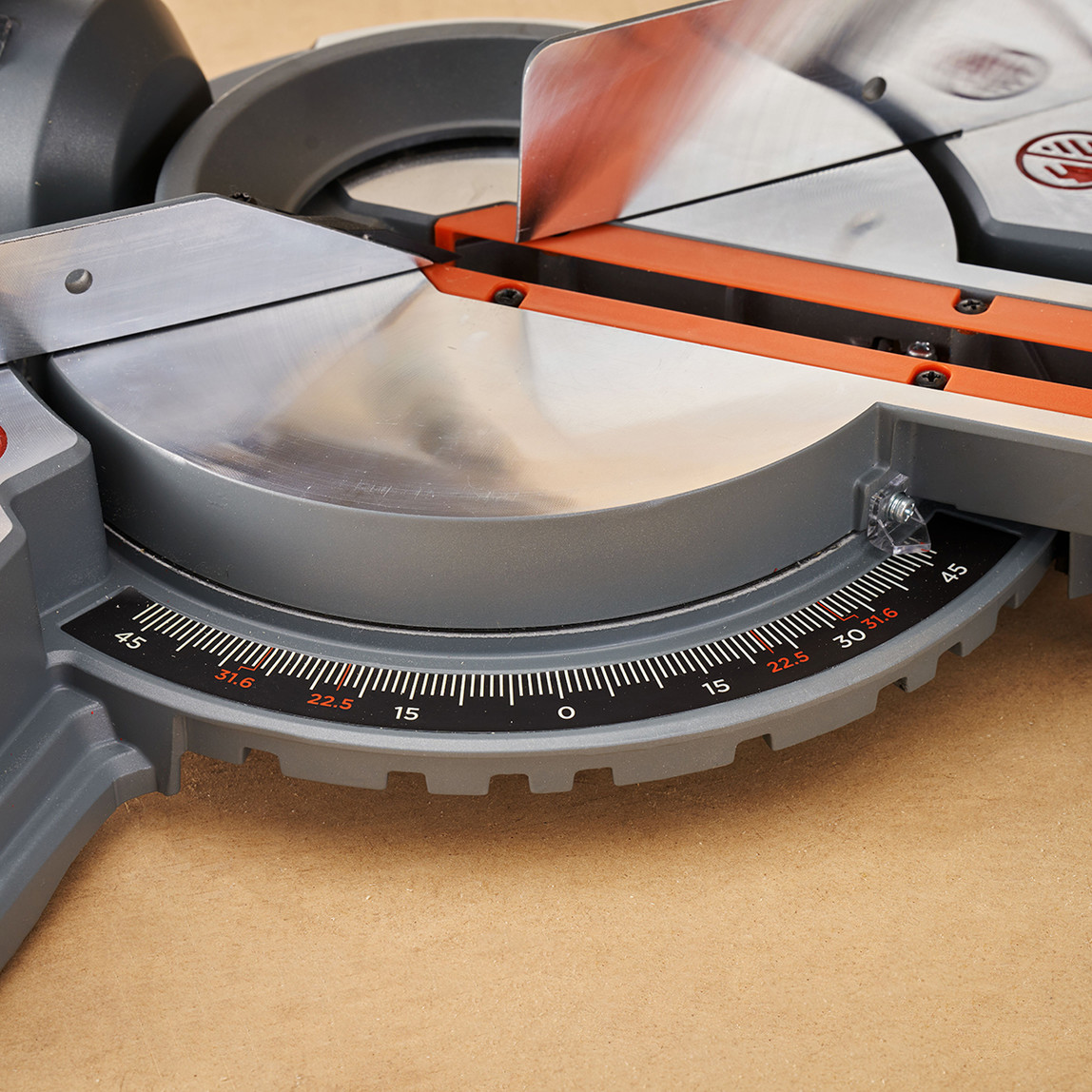    Black&Decker BES702-QS 1500W Gönye Testere 