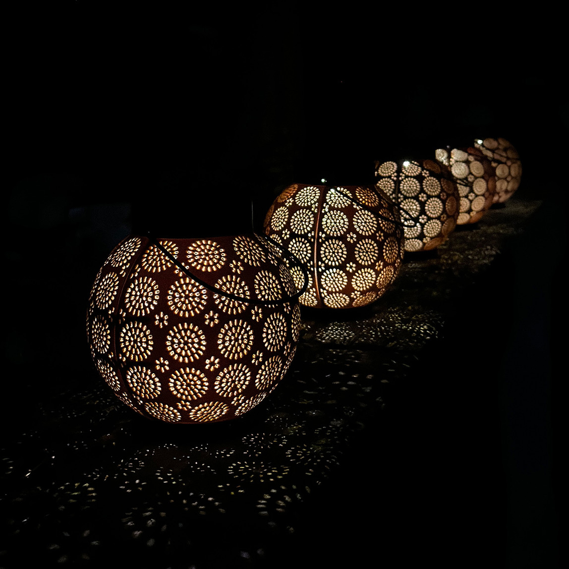    Greentech GT-SL25R Güneş Enerjili 223 Cob Ledli, Hareket Sensörlü, 3 Taraflı Aydınlatma 