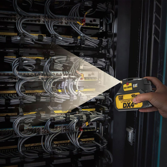 CAT DA18099 18Volt 2A Çift Çıkışlı USB Port + LED Fener (Akü Dahil Değildir)