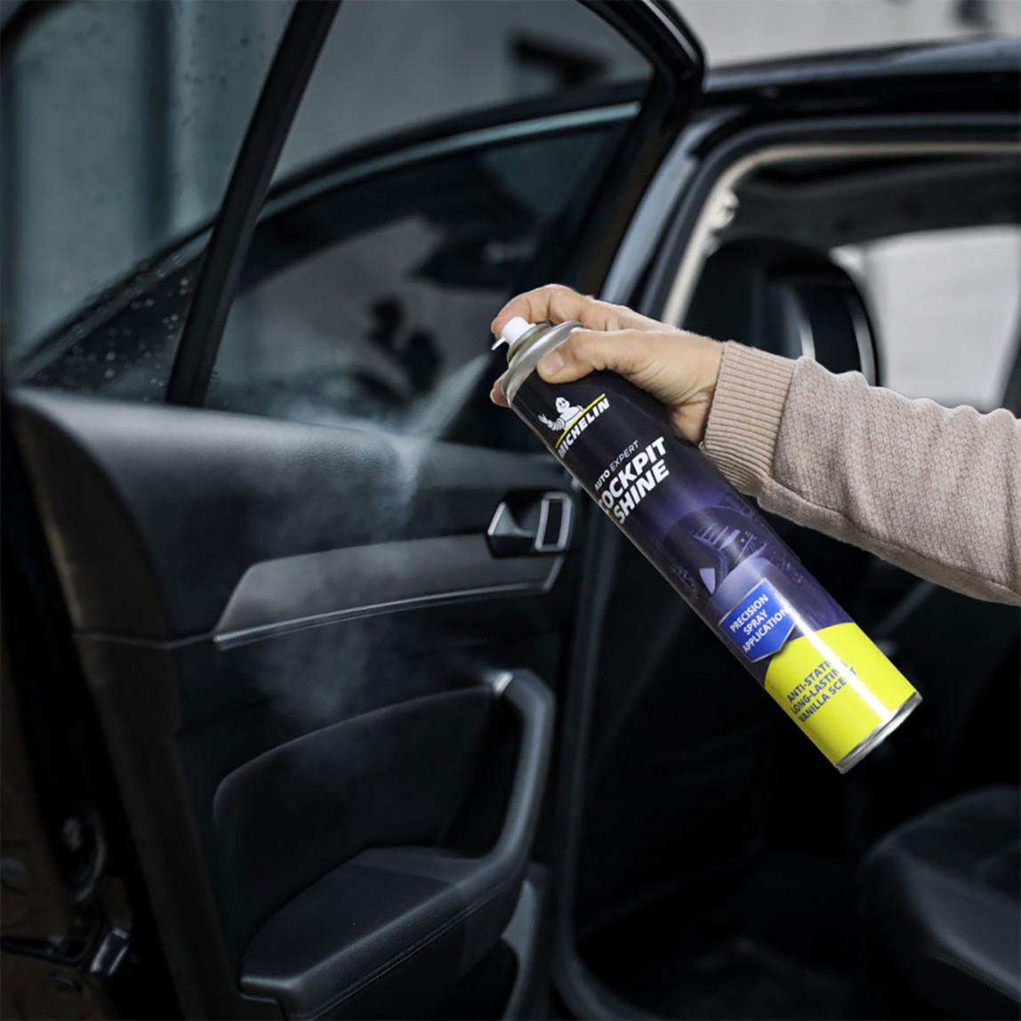    Michelin MC34341 750ml Torpido ve Kokpit Parlatma ve Bakım Spreyi Vanilya Aromalı 
