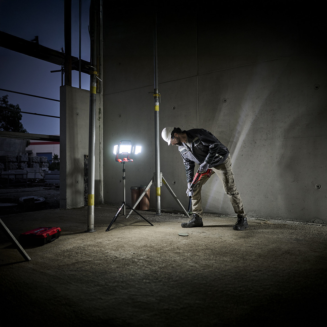    Einhell Akülü Projektör TP-CL 18/30000LI-Solo (Tripotlu) 